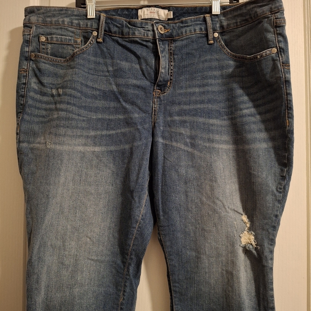 Classic Blue Women's Denim Jeans - Stylish Faded Wash - Picture 3 of 7